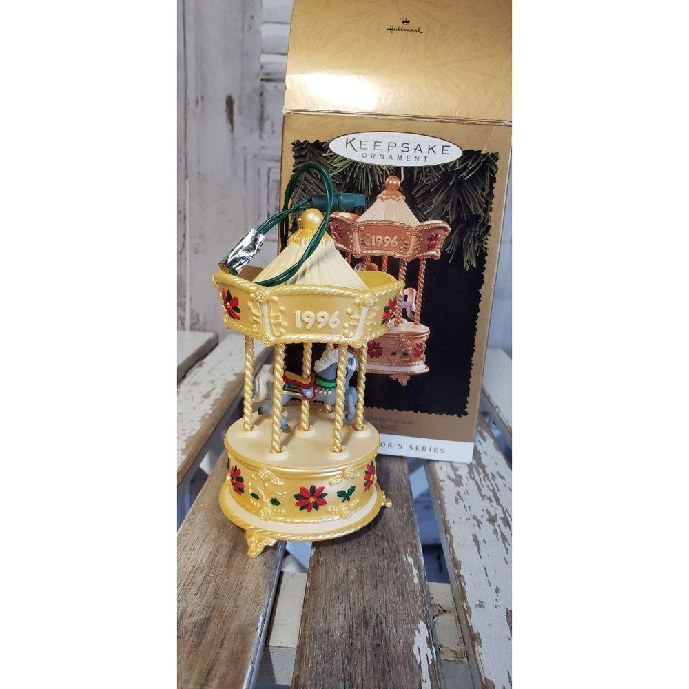 Hallmark Keepsake Holiday Carousel‎ Light & Music T